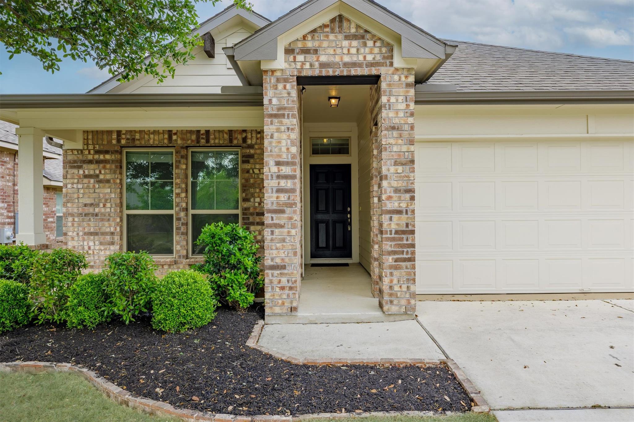 633 Carly Ann Ln, Leander, TX 78641