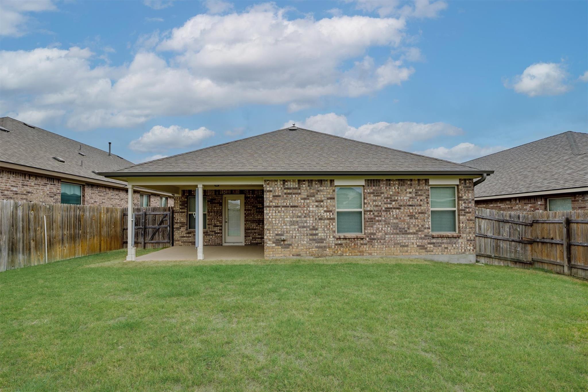 633 Carly Ann Ln, Leander, TX 78641