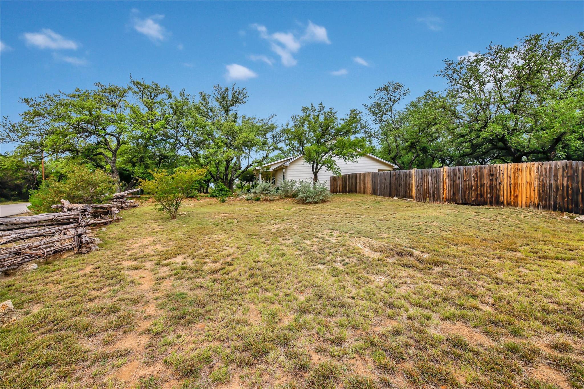 3016 Tradewind Dr, Spicewood, TX 78669