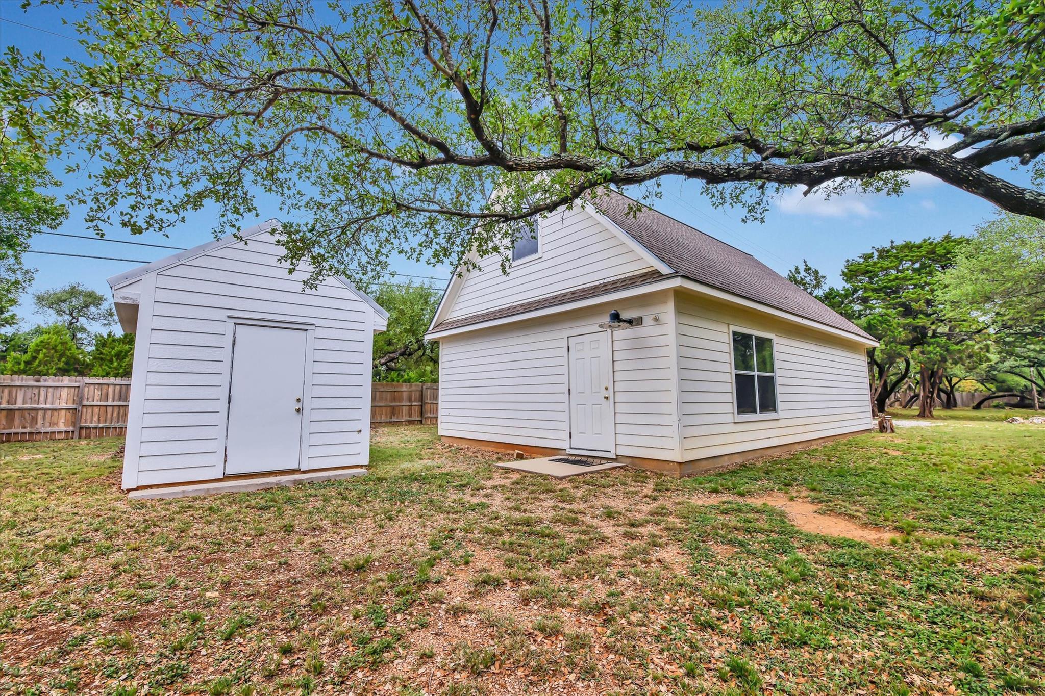 3016 Tradewind Dr, Spicewood, TX 78669