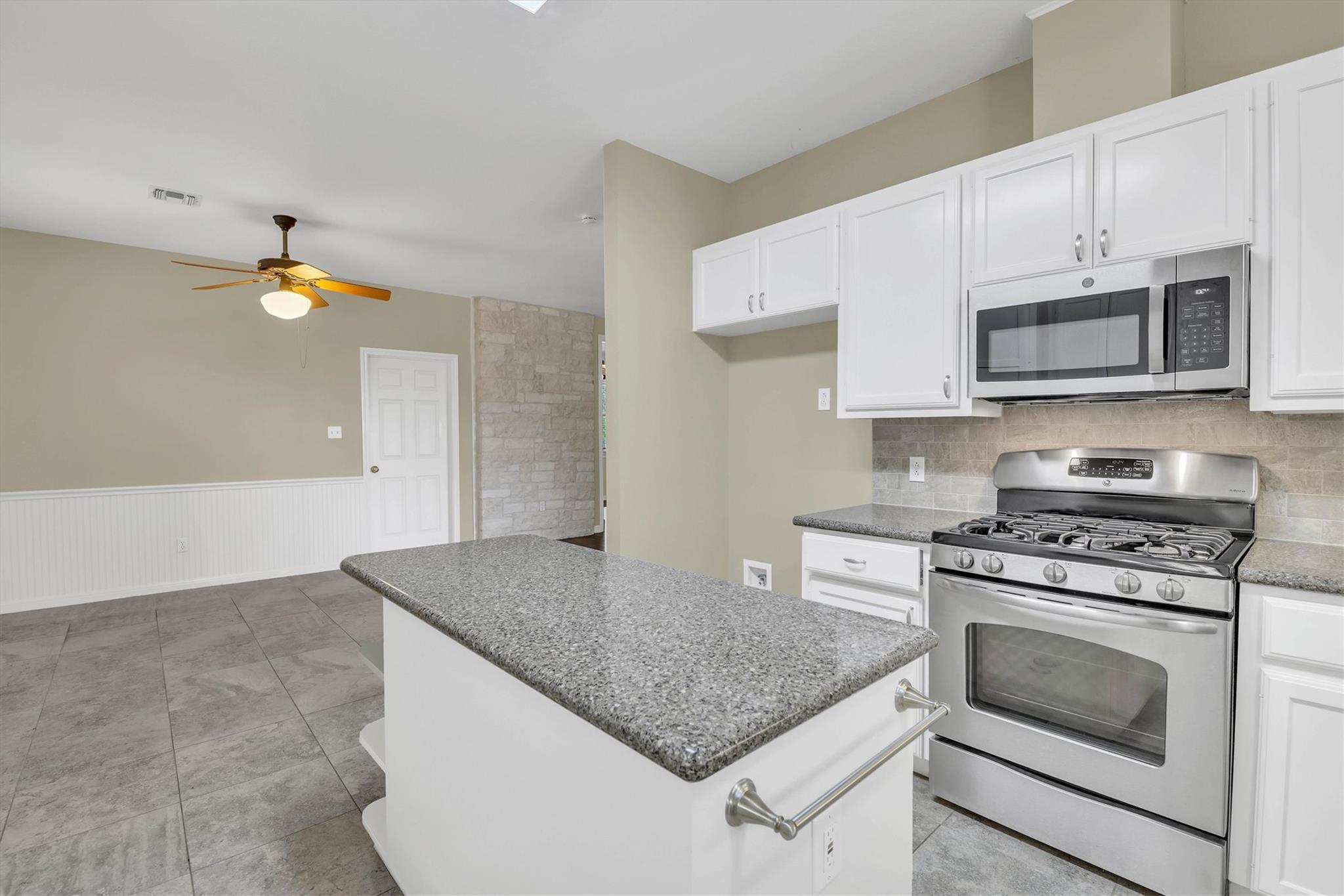 3016 Tradewind Dr, Spicewood, TX 78669