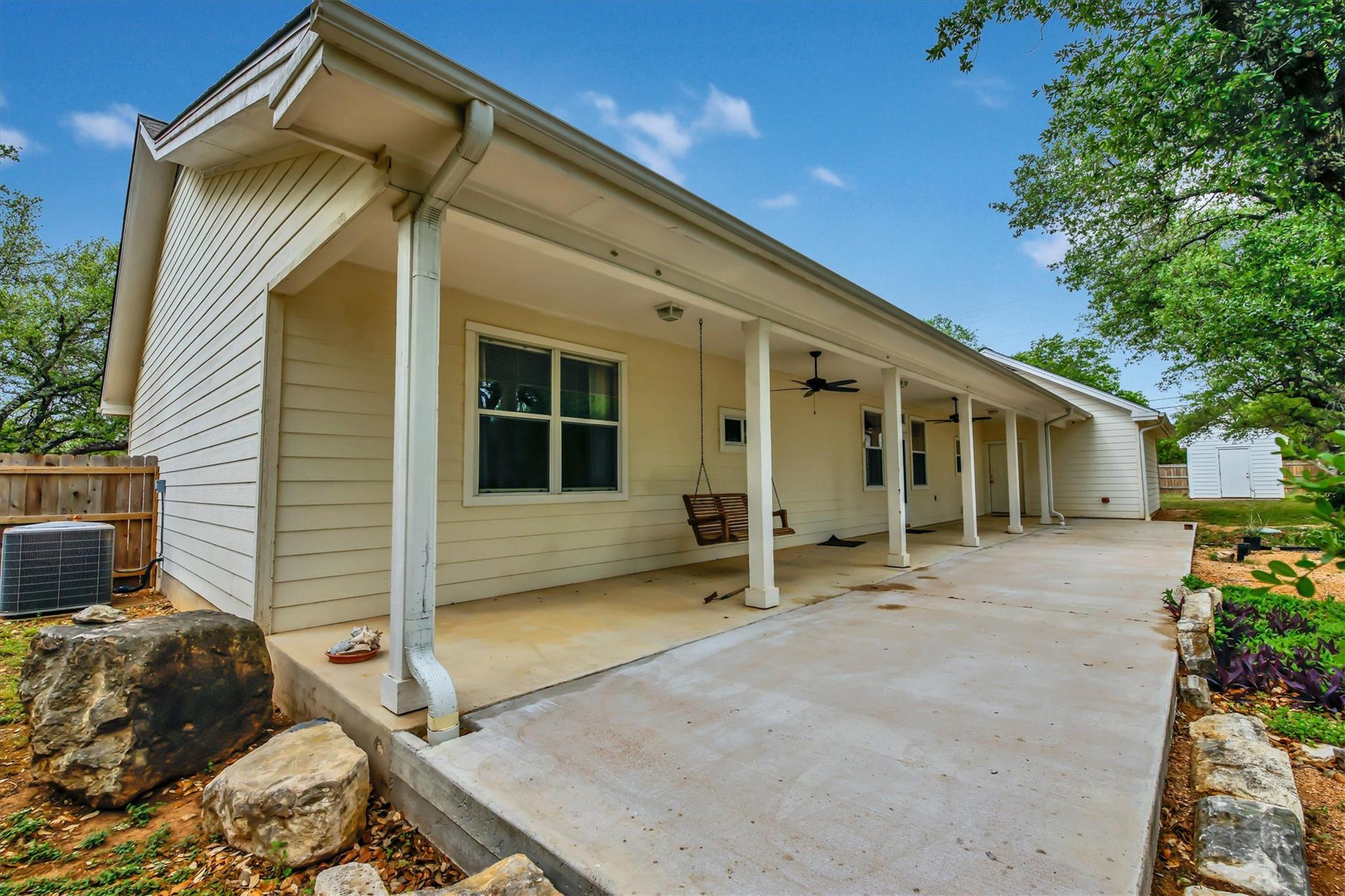 3016 Tradewind Dr, Spicewood, TX 78669