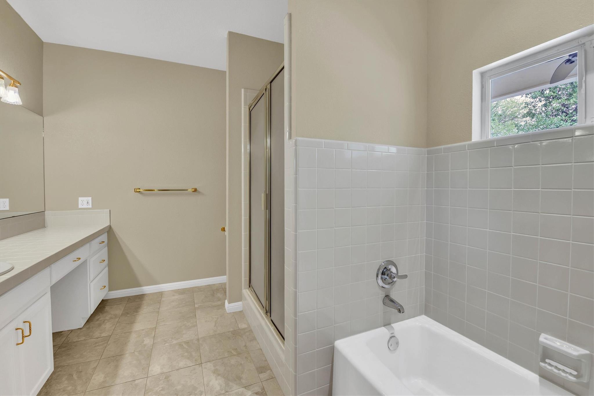 3016 Tradewind Dr, Spicewood, TX 78669