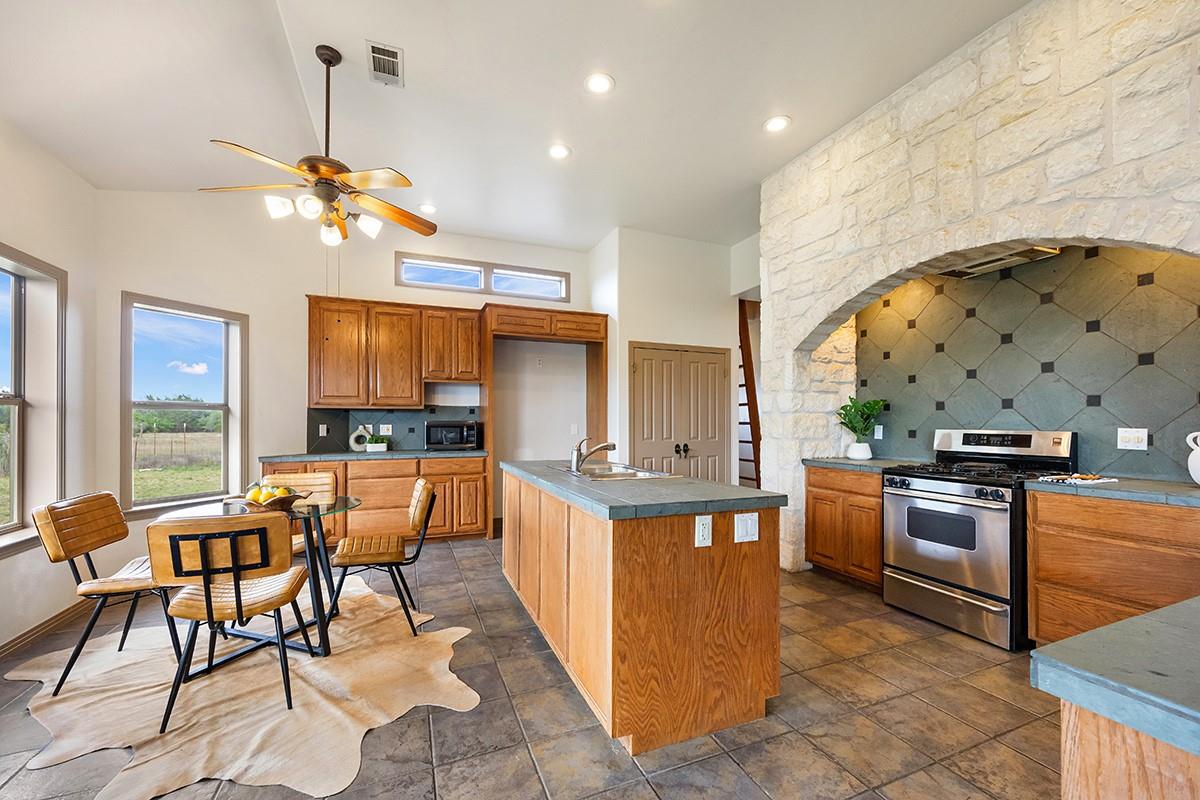 101 Maheo Way, Dripping Springs, TX 78620