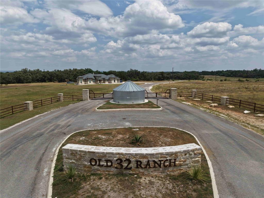 623 Whiskey Trl, Blanco, TX 78606