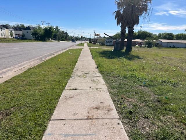 2215 W 2nd St W, Taylor, TX 76574