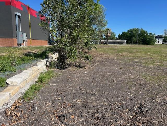 2215 W 2nd St W, Taylor, TX 76574