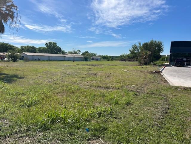 2215 W 2nd St W, Taylor, TX 76574