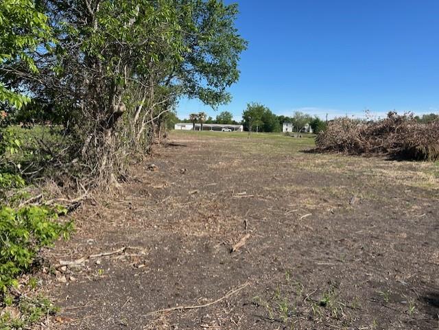 2215 W 2nd St W, Taylor, TX 76574