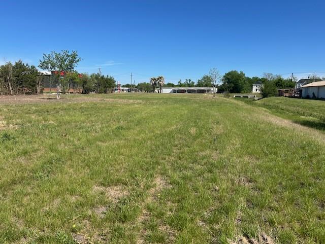 2215 W 2nd St W, Taylor, TX 76574