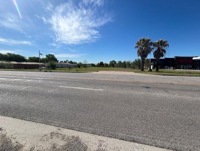 2215 W 2nd St W, Taylor, TX 76574