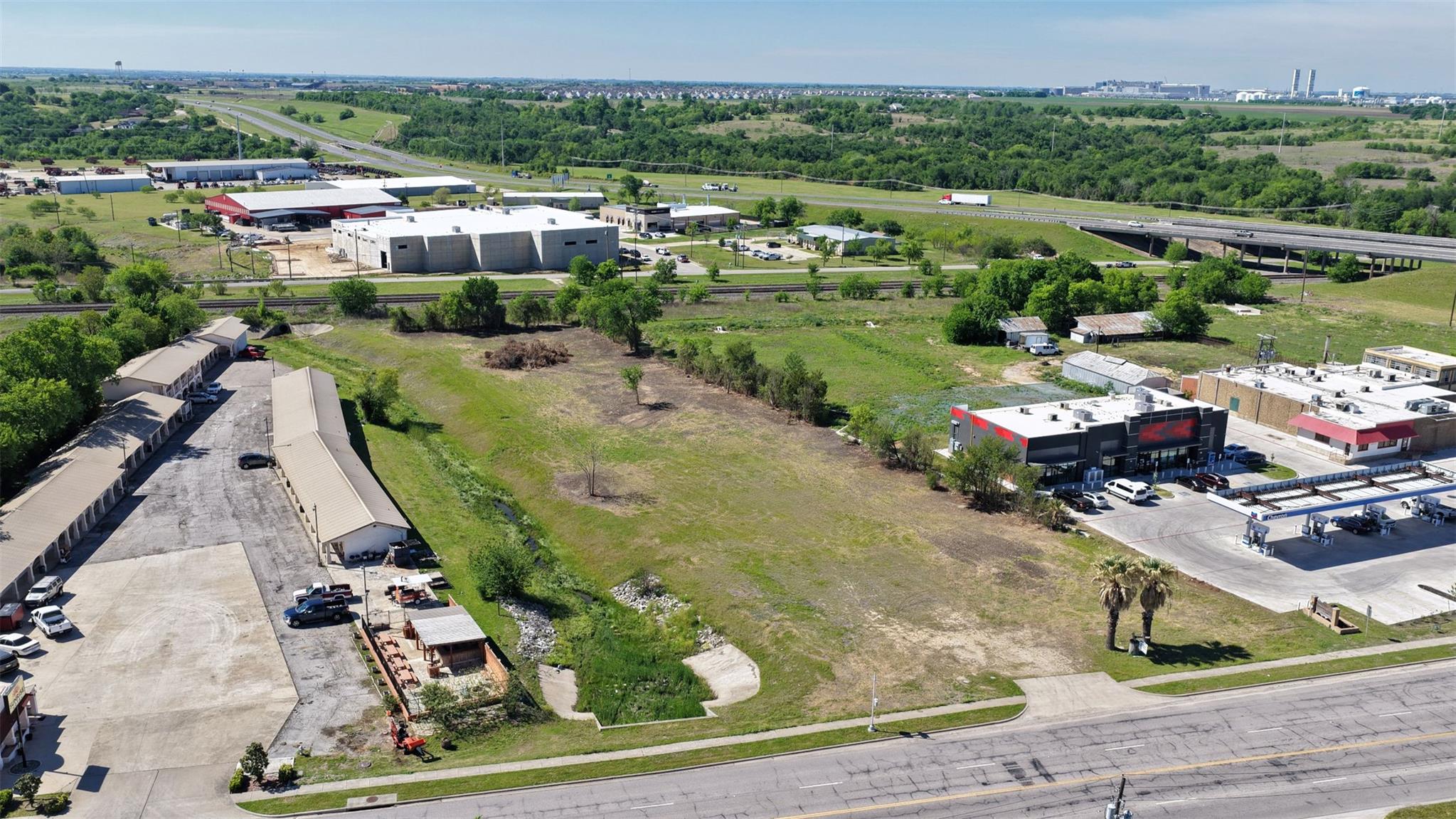 2215 W 2nd St W, Taylor, TX 76574