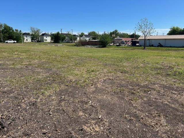 2215 W 2nd St W, Taylor, TX 76574