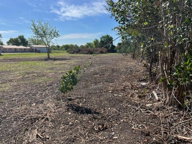 2215 W 2nd St W, Taylor, TX 76574