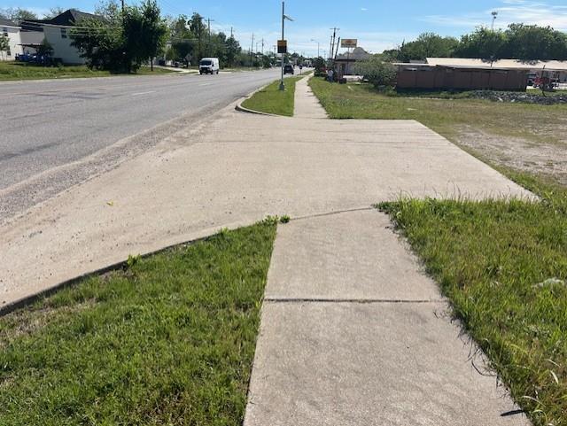 2215 W 2nd St W, Taylor, TX 76574