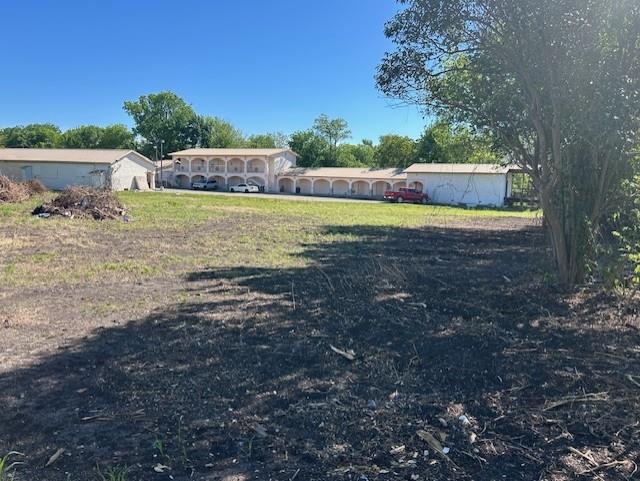 2215 W 2nd St W, Taylor, TX 76574