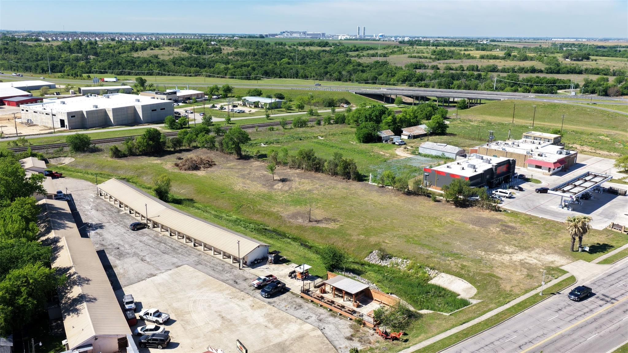 2215 W 2nd St W, Taylor, TX 76574