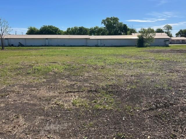 2215 W 2nd St W, Taylor, TX 76574