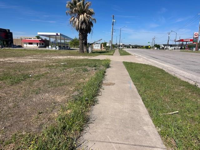 2215 W 2nd St W, Taylor, TX 76574