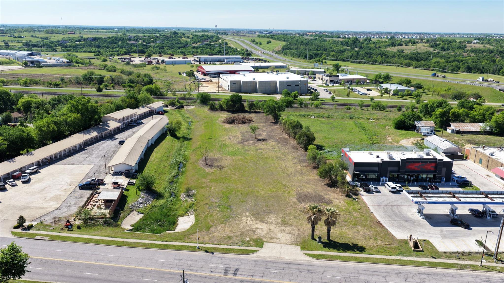 2215 W 2nd St W, Taylor, TX 76574