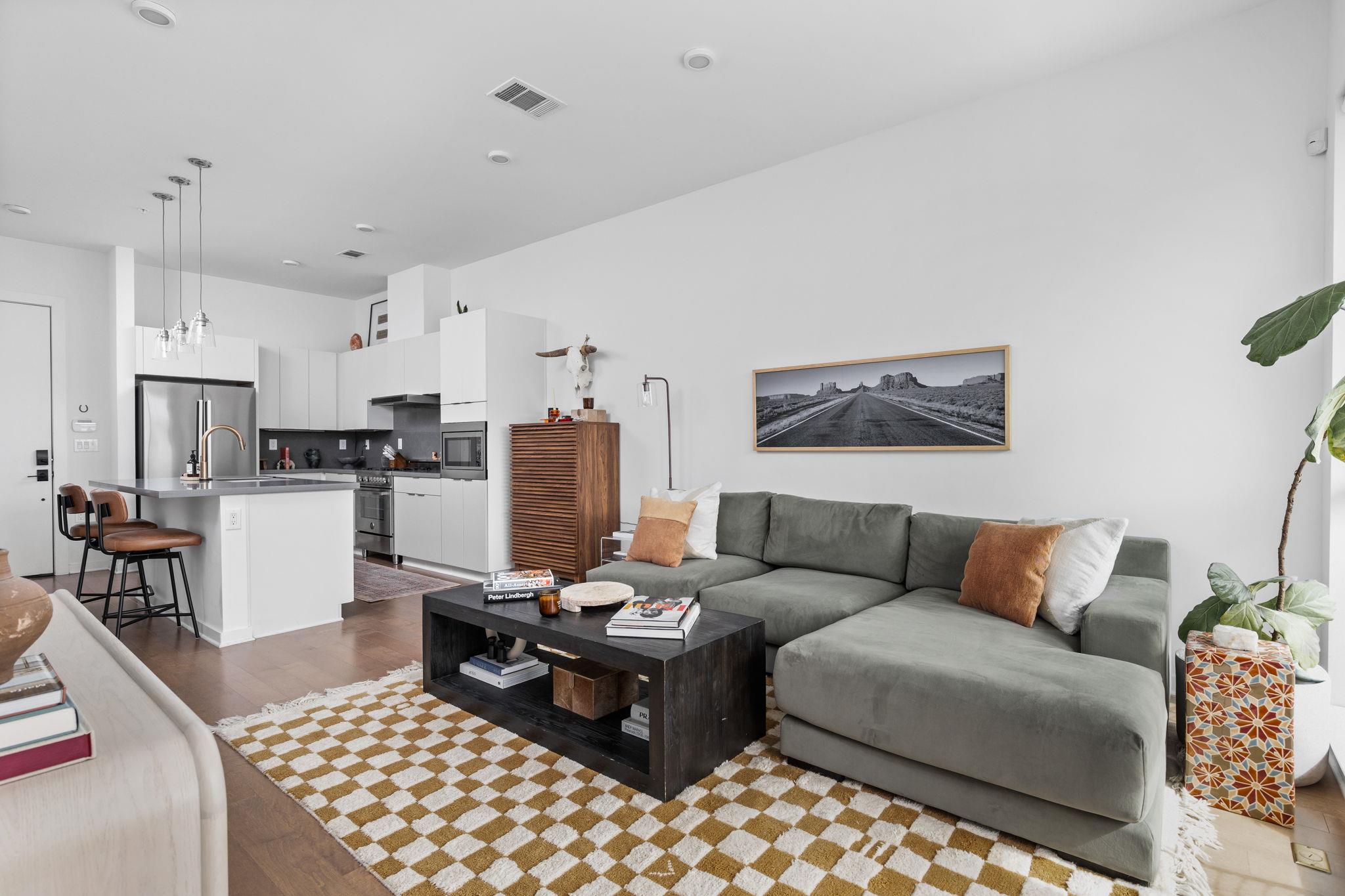 207 W Johanna St # 306, Austin, TX 78704