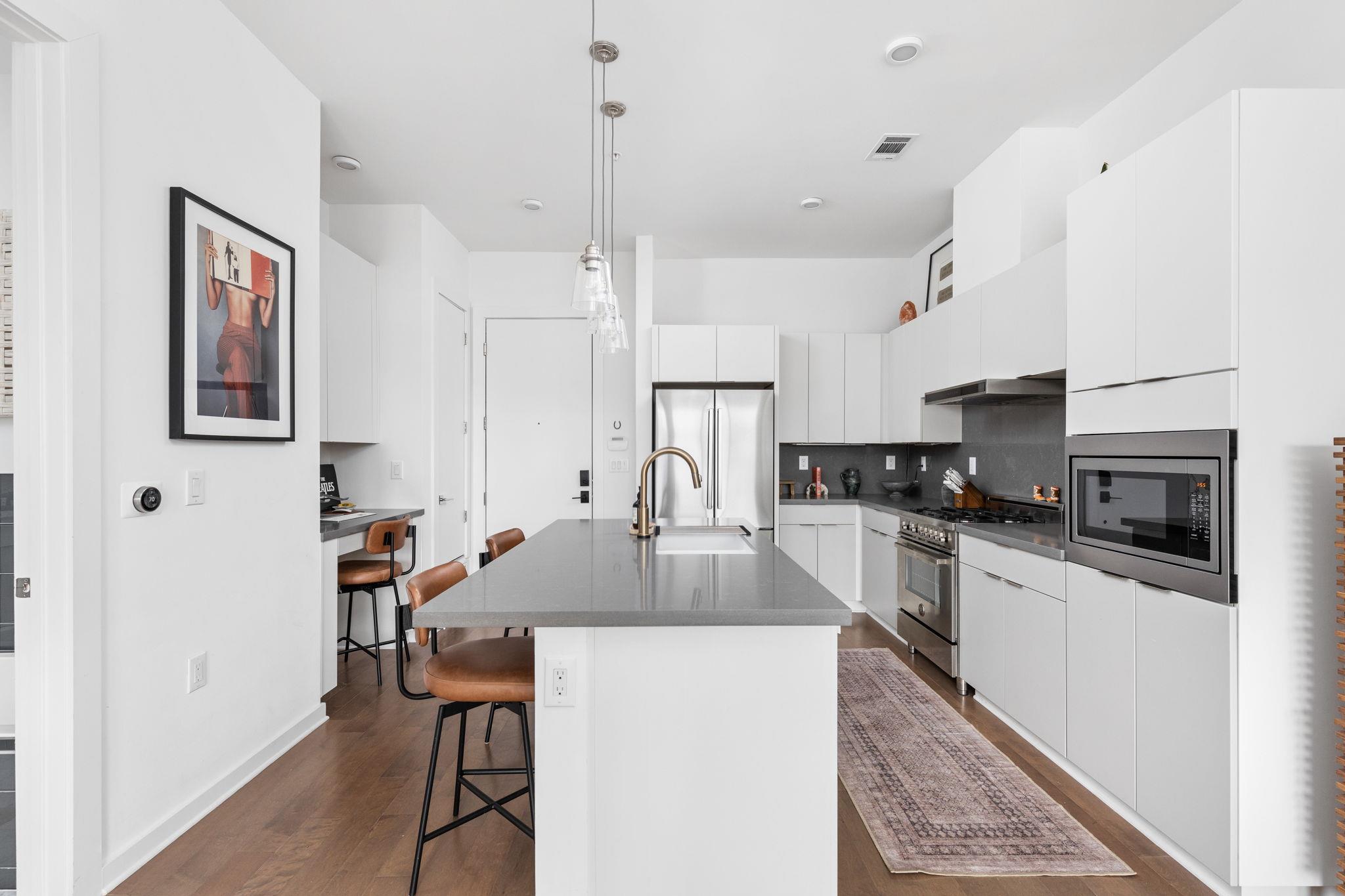 207 W Johanna St # 306, Austin, TX 78704