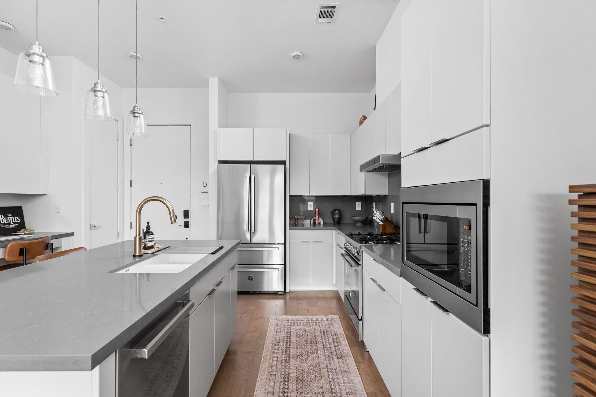 207 W Johanna St # 306, Austin, TX 78704