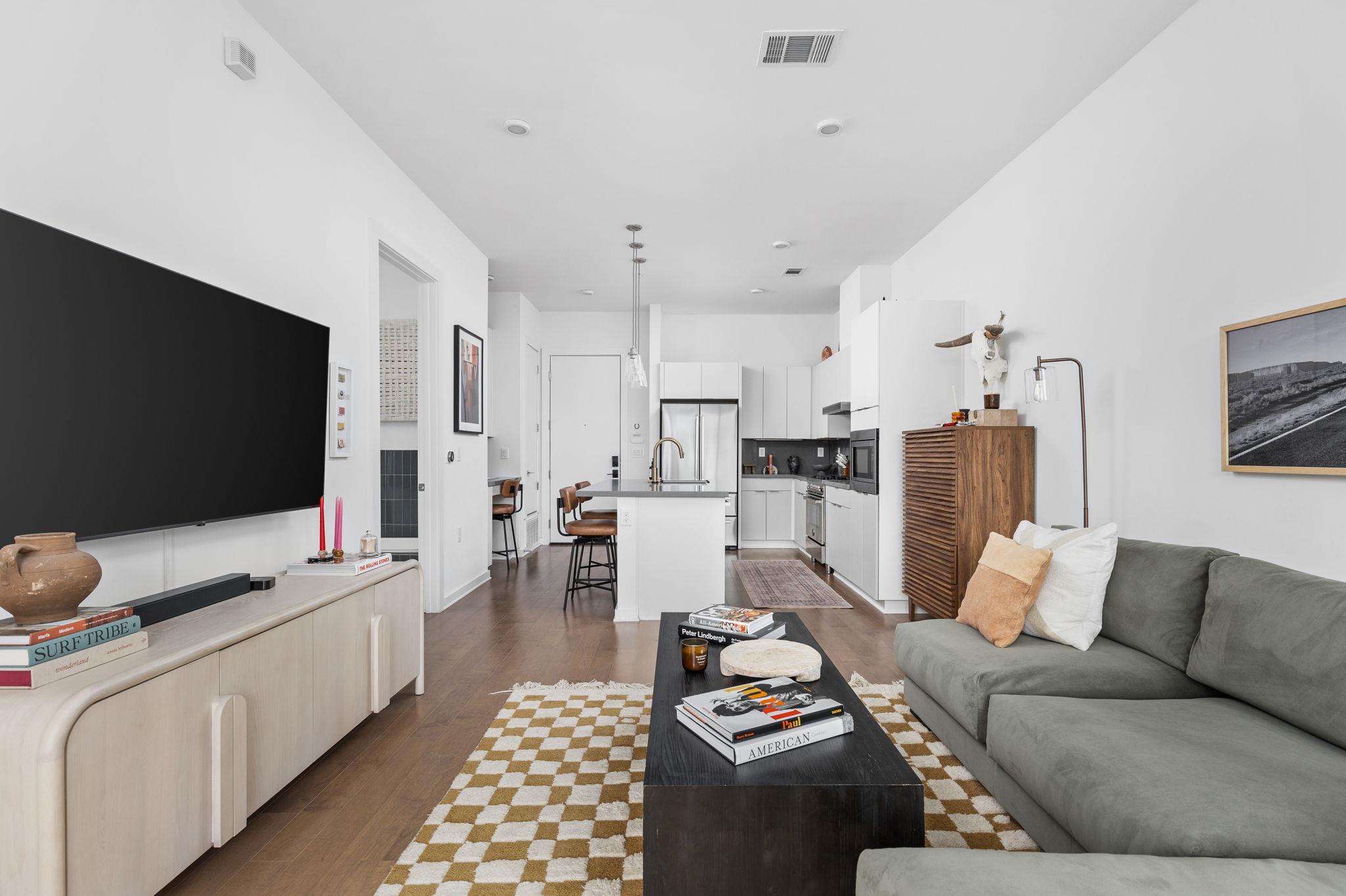 207 W Johanna St # 306, Austin, TX 78704