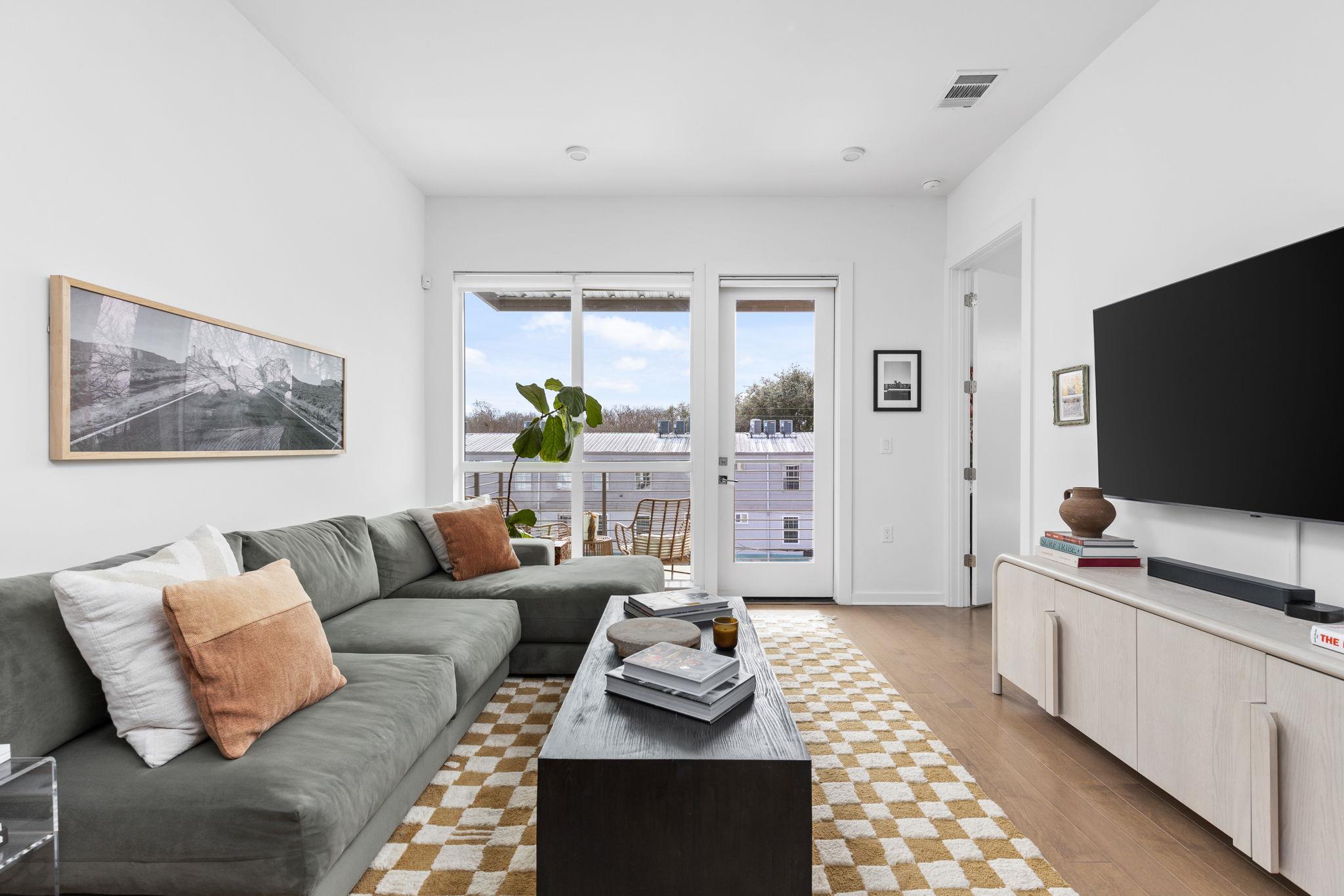 207 W Johanna St # 306, Austin, TX 78704