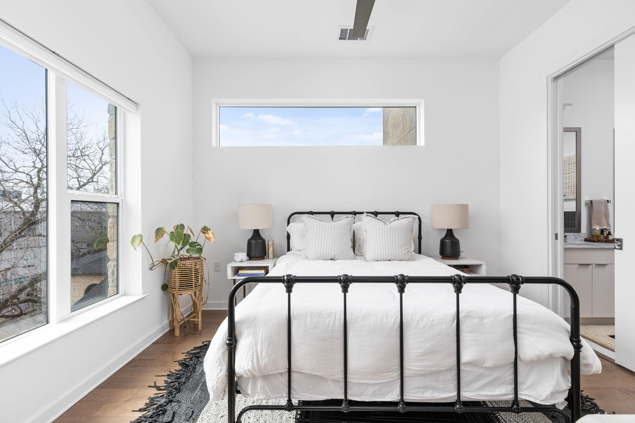 207 W Johanna St # 306, Austin, TX 78704