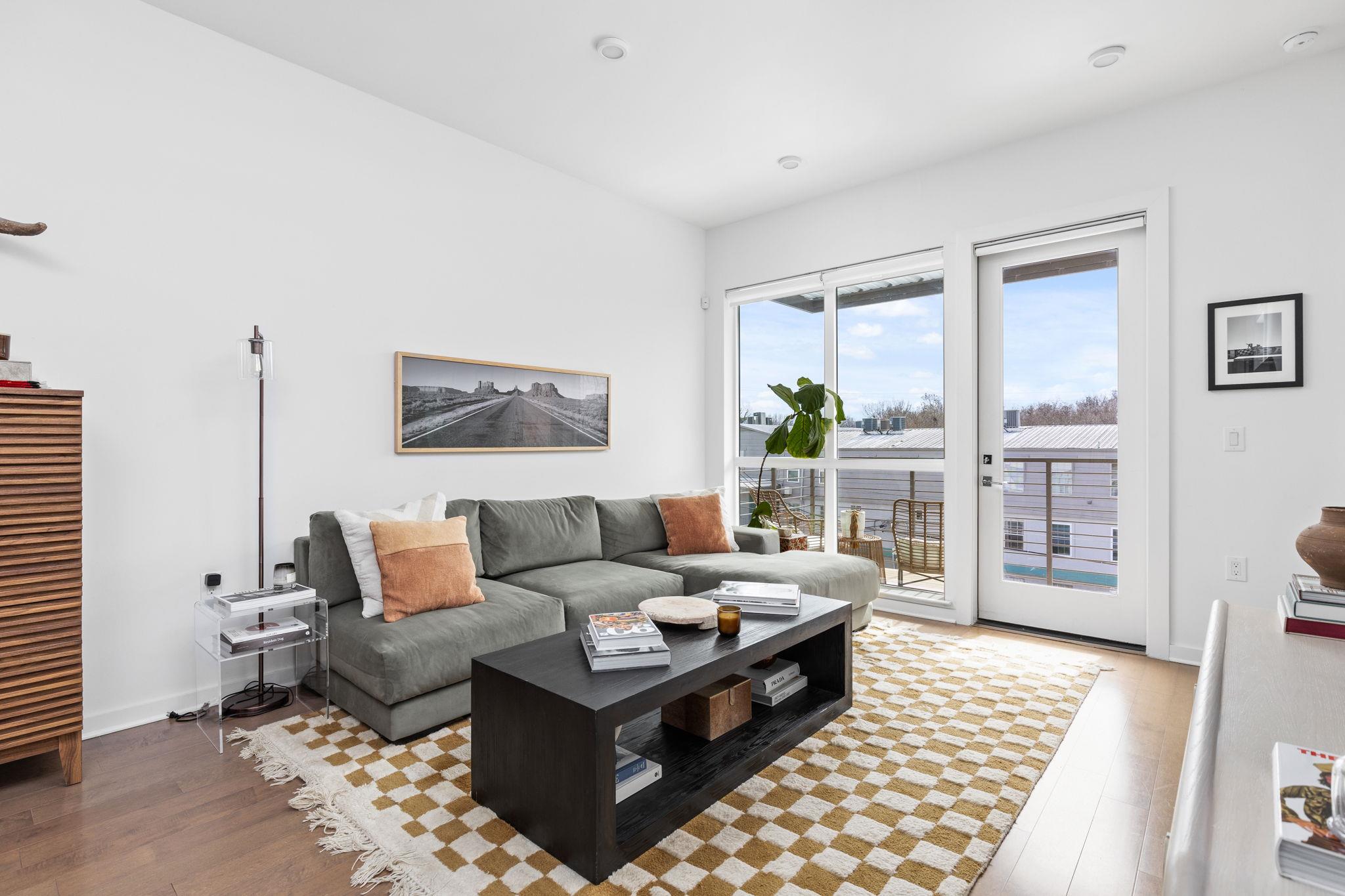 207 W Johanna St # 306, Austin, TX 78704