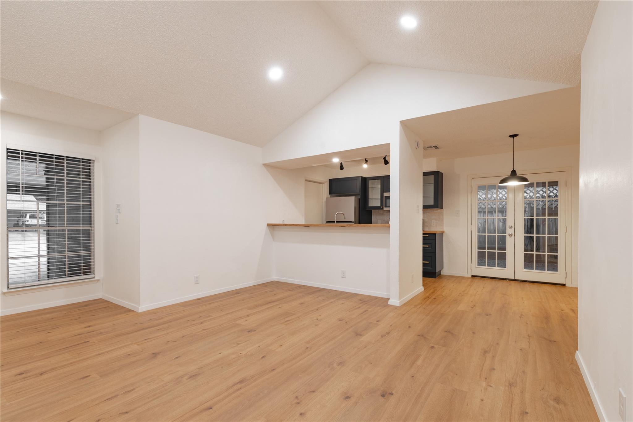 100 Nicole Cv # B, Round Rock, TX 78664