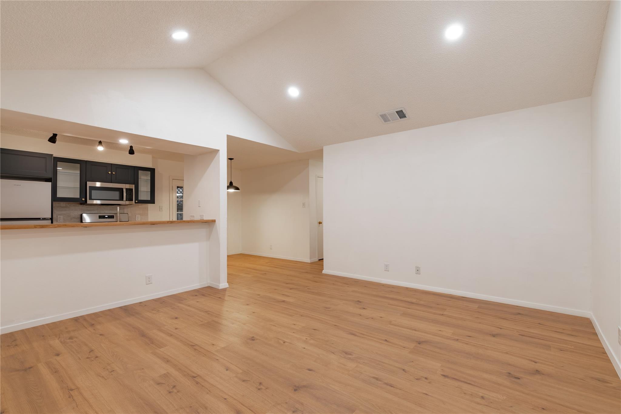 100 Nicole Cv # B, Round Rock, TX 78664