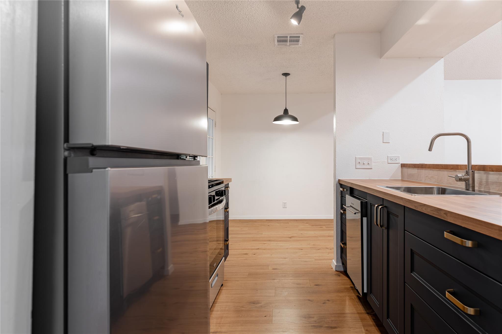 100 Nicole Cv # B, Round Rock, TX 78664