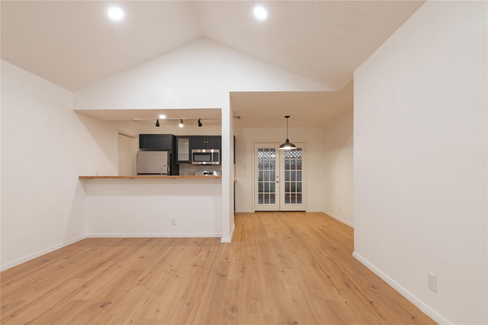 100 Nicole Cv # B, Round Rock, TX 78664