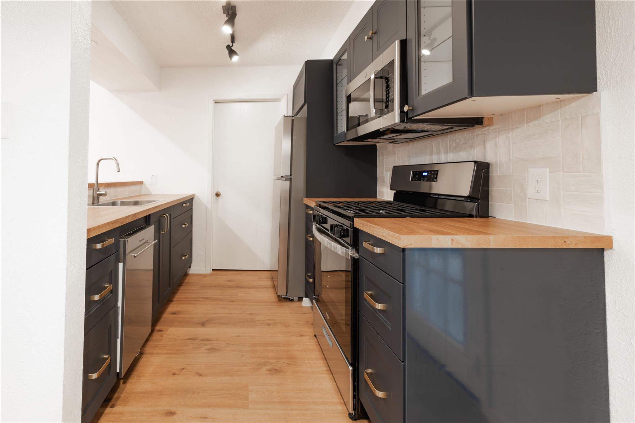 100 Nicole Cv # B, Round Rock, TX 78664