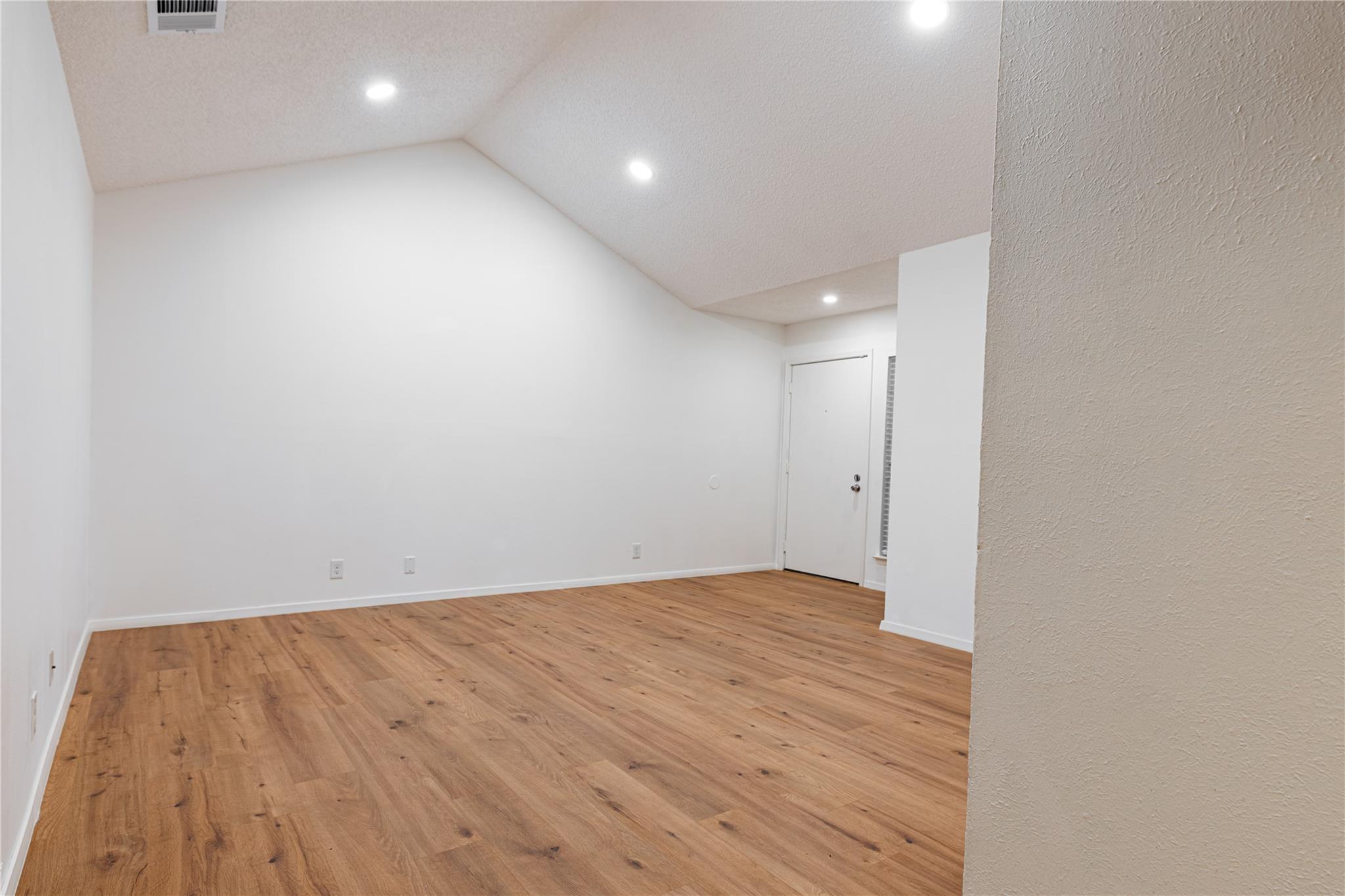 100 Nicole Cv # B, Round Rock, TX 78664