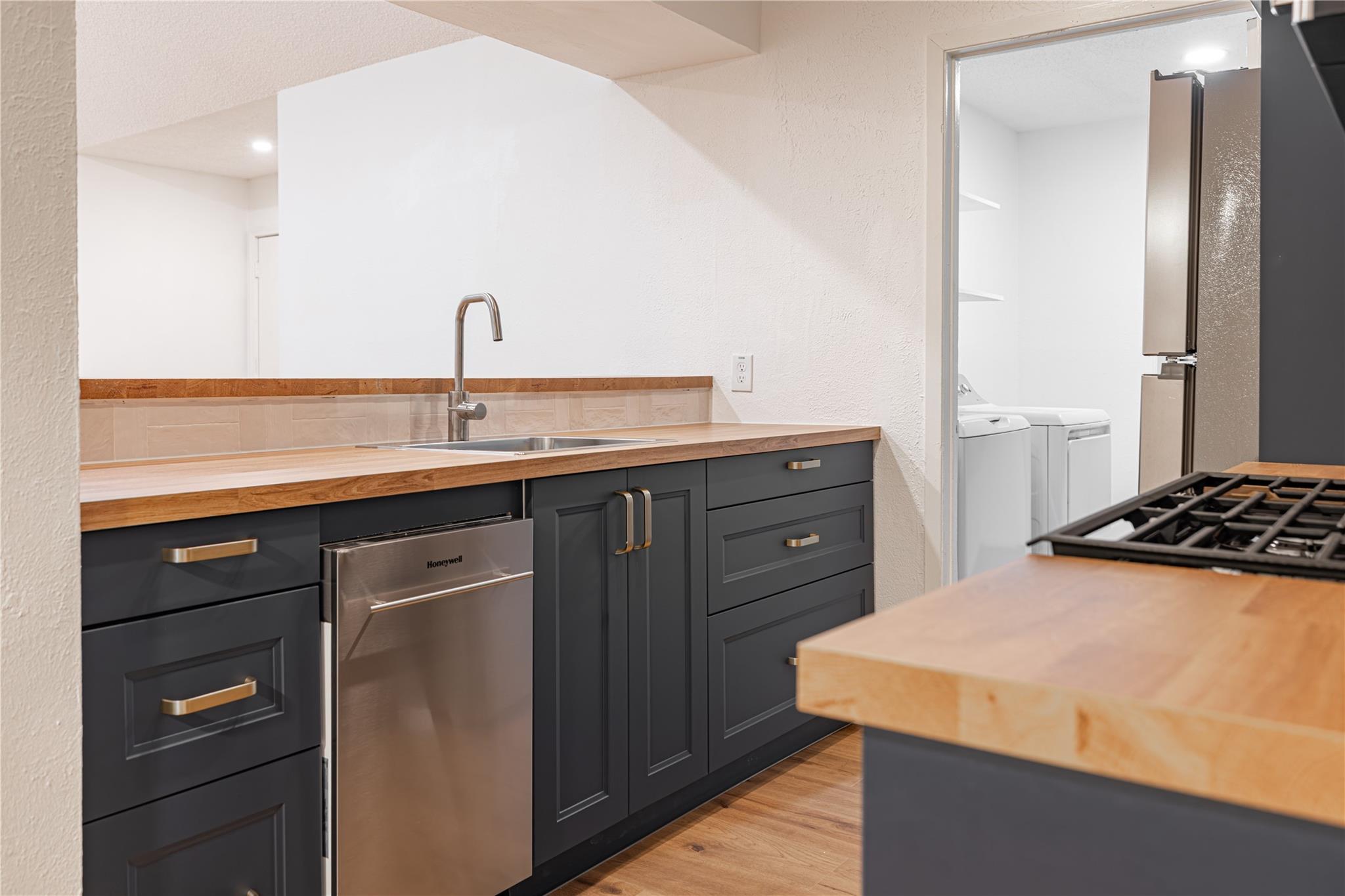 100 Nicole Cv # B, Round Rock, TX 78664