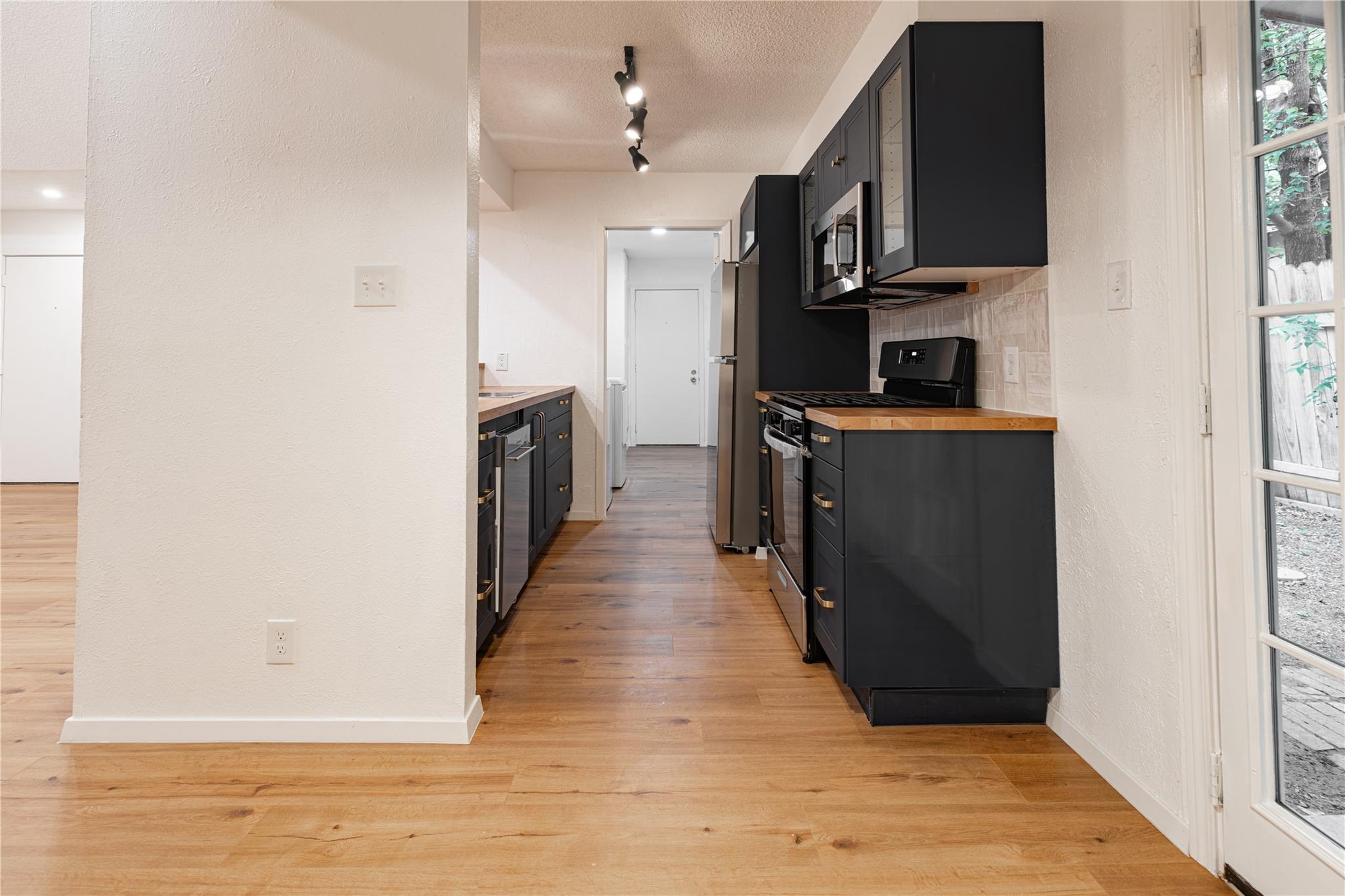 100 Nicole Cv # B, Round Rock, TX 78664