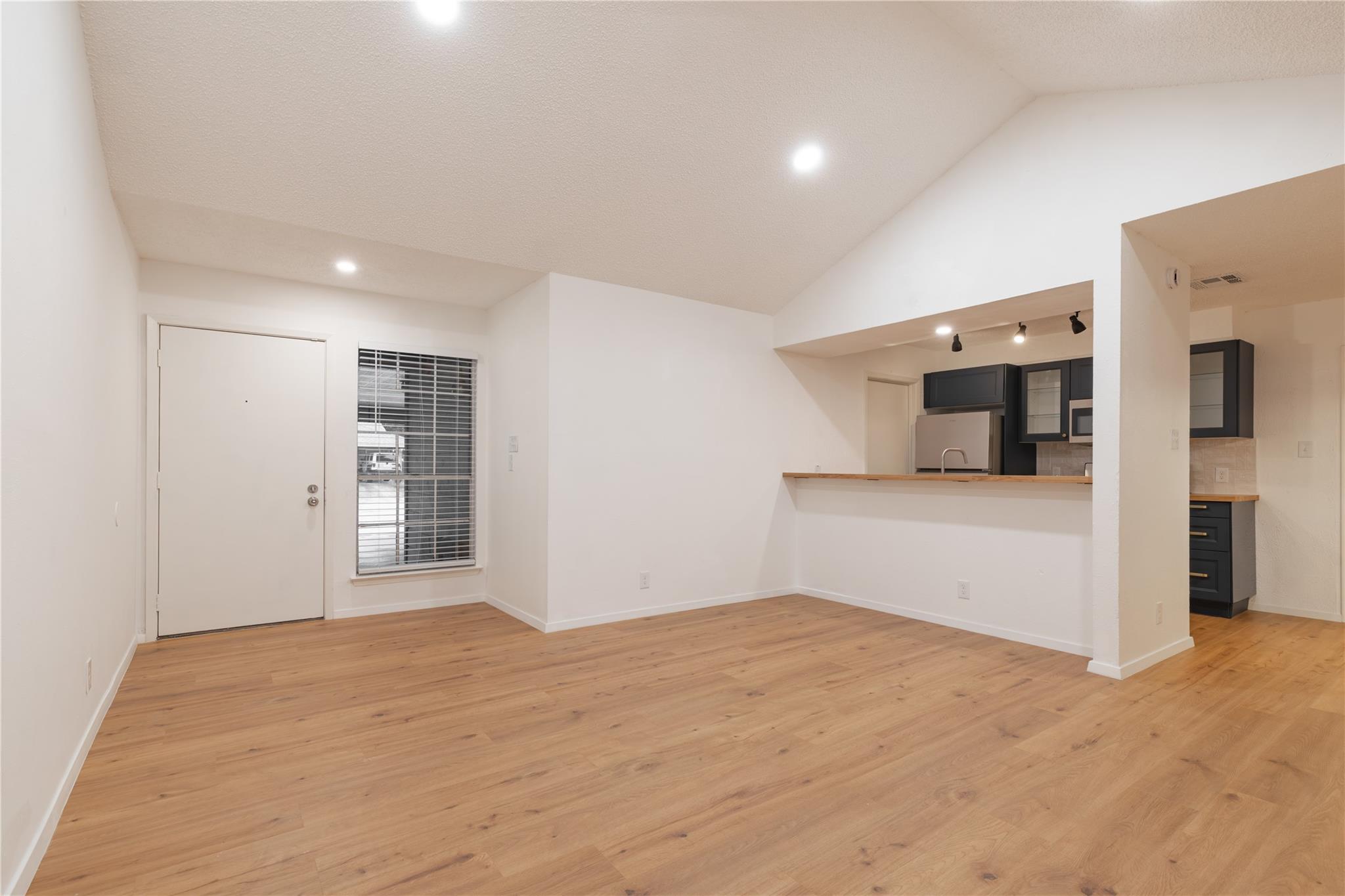 100 Nicole Cv # B, Round Rock, TX 78664