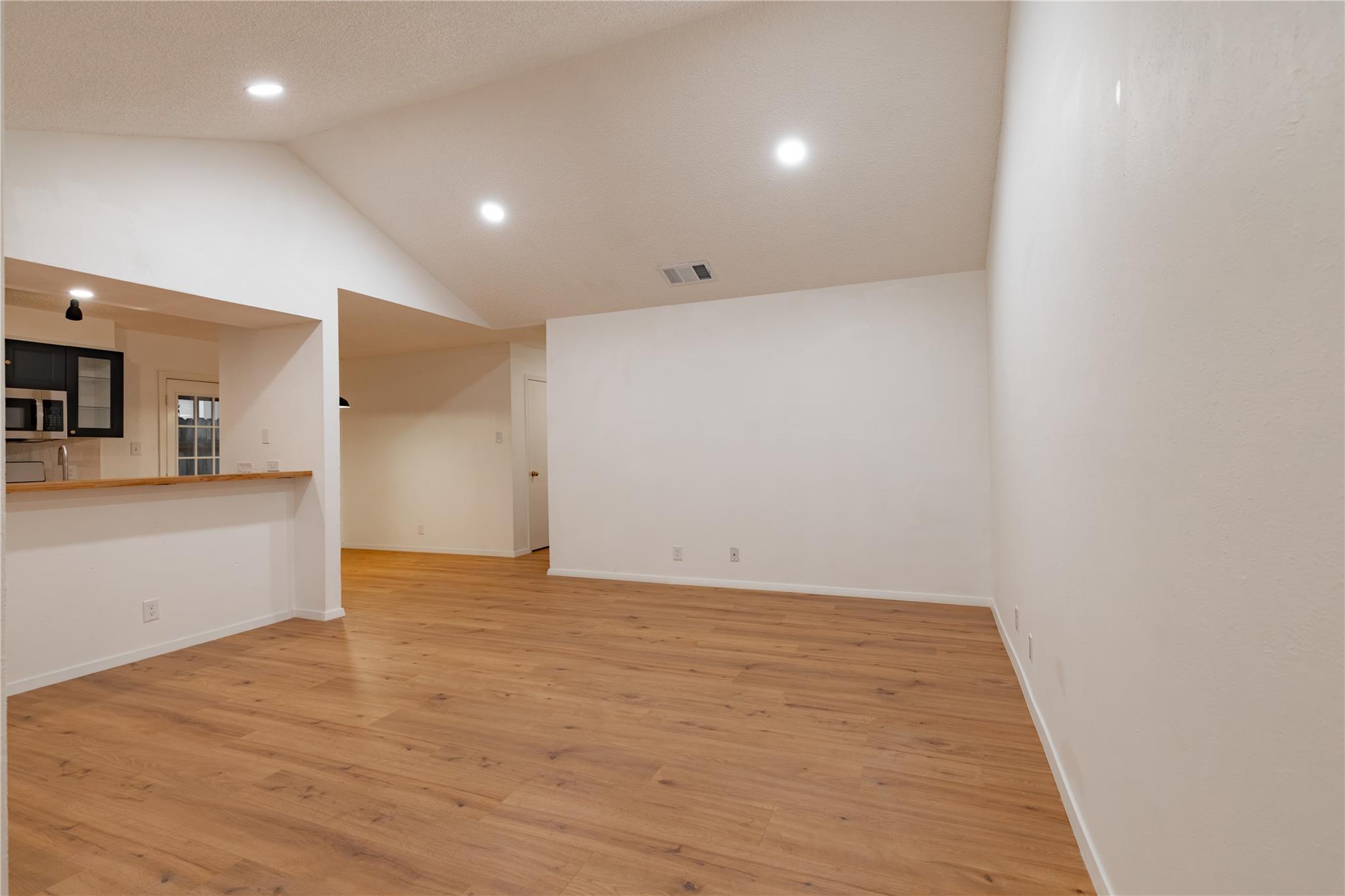 100 Nicole Cv # B, Round Rock, TX 78664