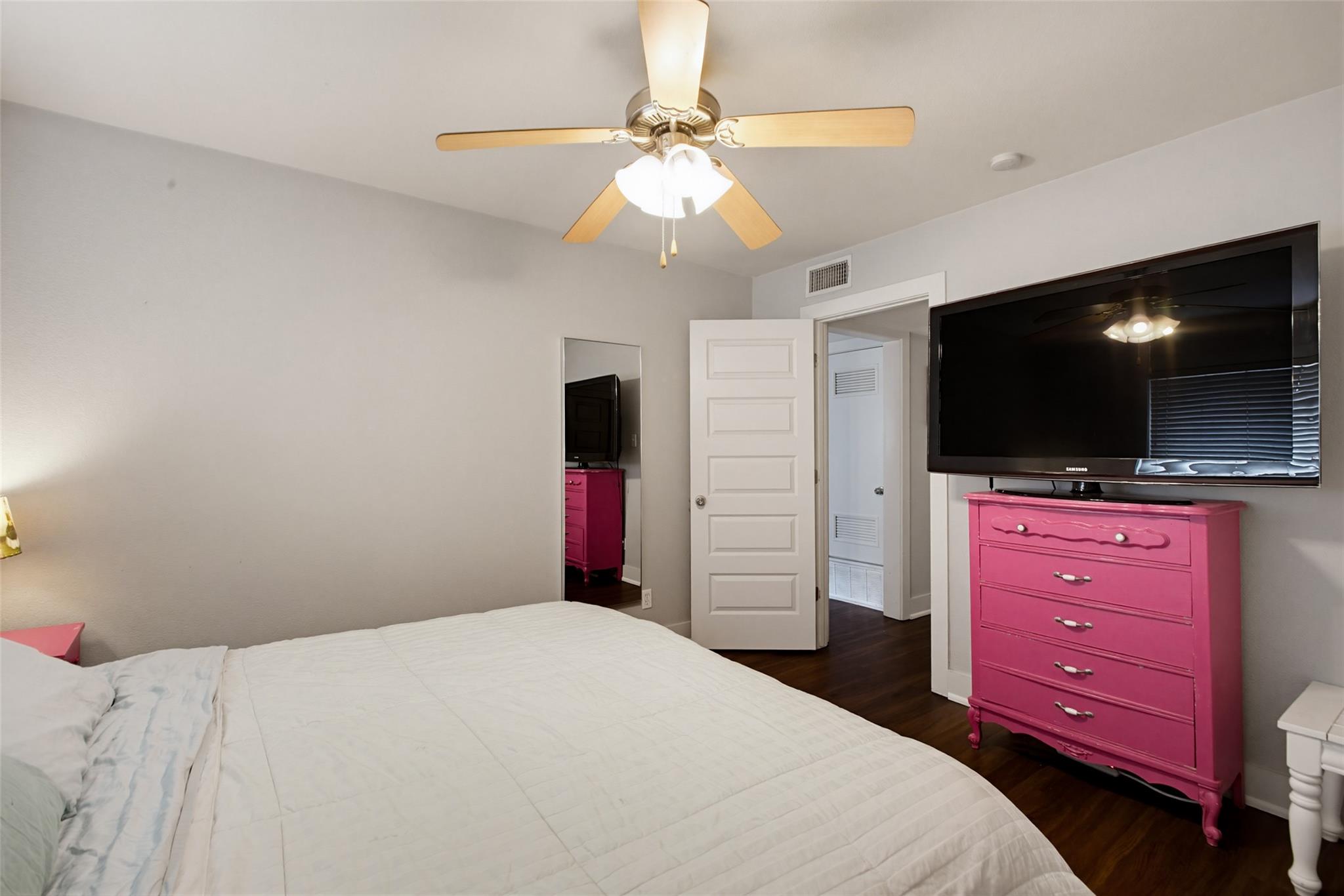 3815 Guadalupe St # 208, Austin, TX 78751