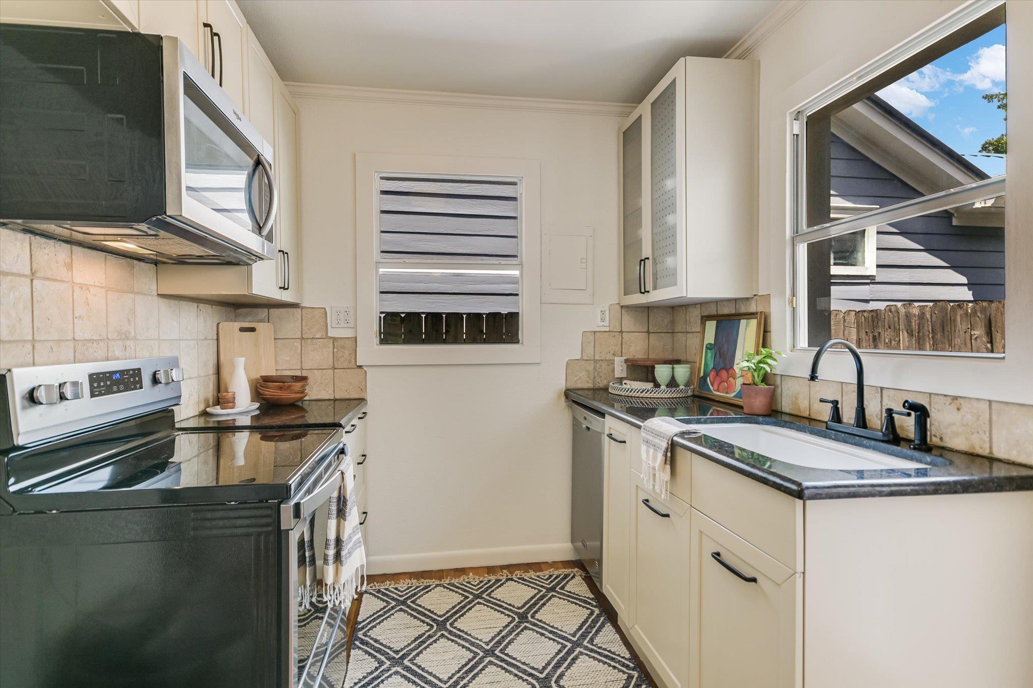 1110 W 22nd St # 16, Austin, TX 78705