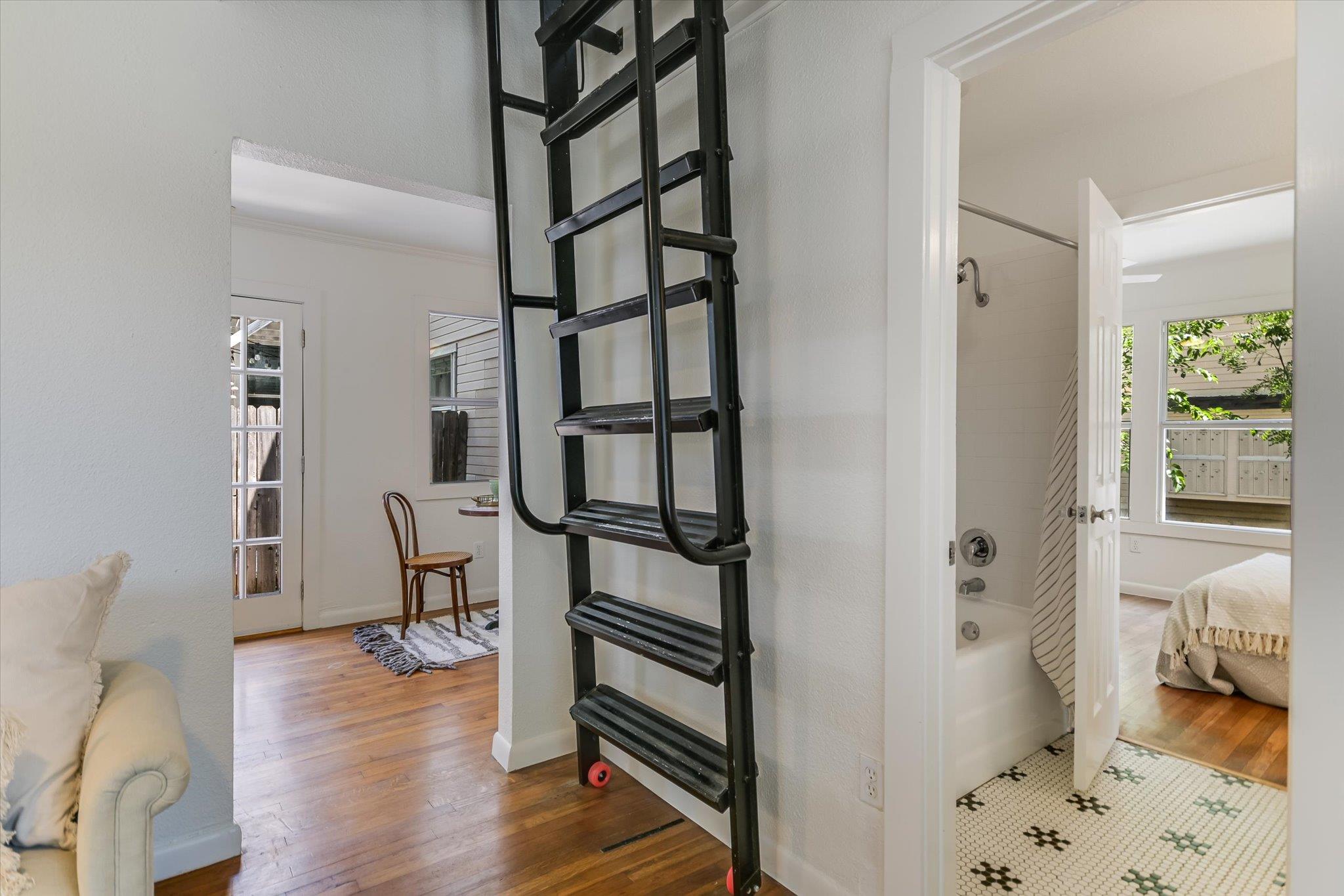 1110 W 22nd St # 16, Austin, TX 78705