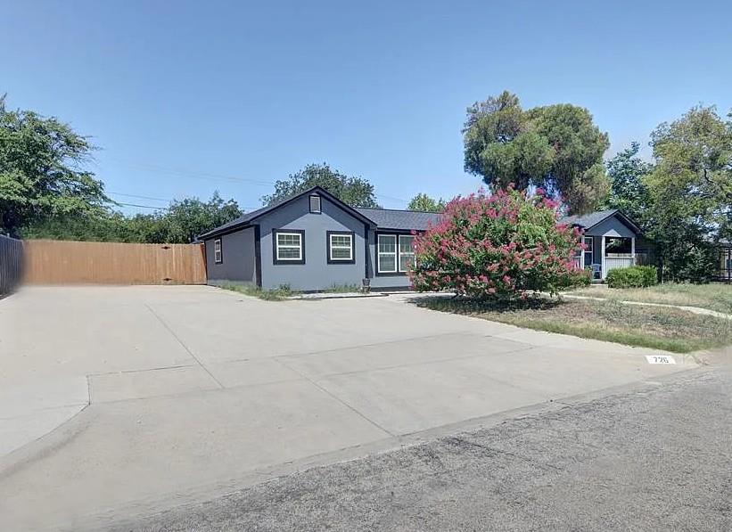 726 Kimbrough St, White Settlement, TX 76108