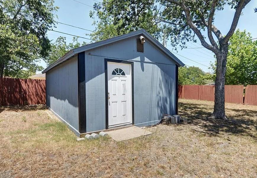 726 Kimbrough St, White Settlement, TX 76108