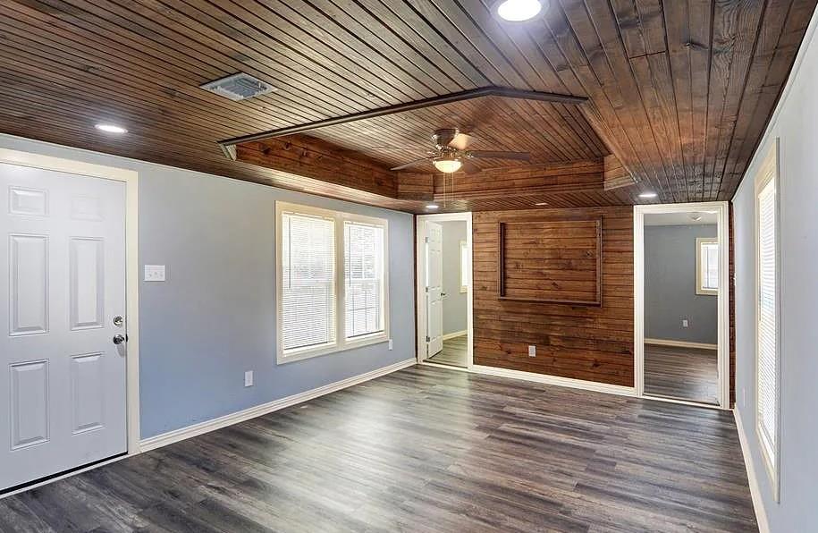 726 Kimbrough St, White Settlement, TX 76108