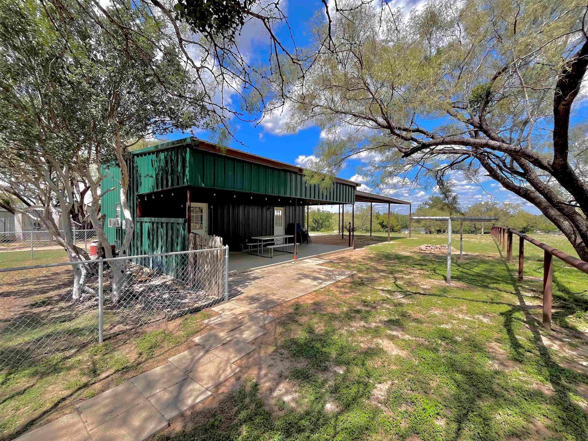 175 Elmer Rd, Llano, TX 78643