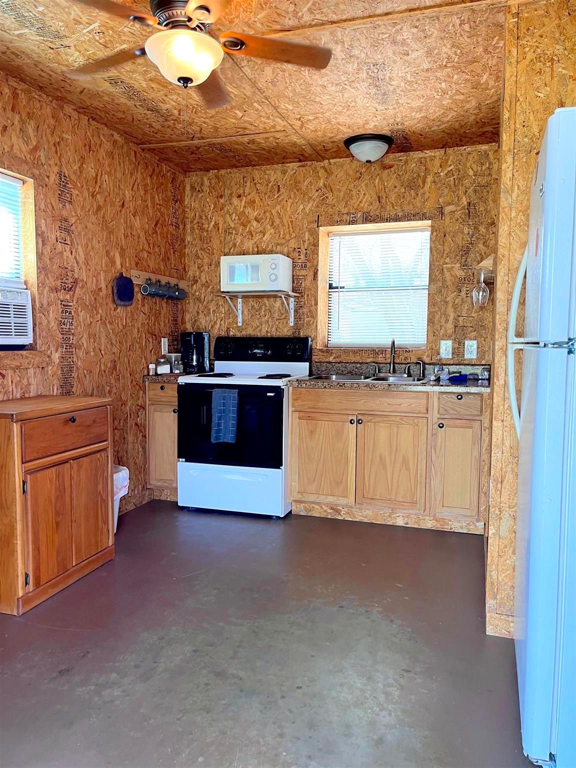 175 Elmer Rd, Llano, TX 78643