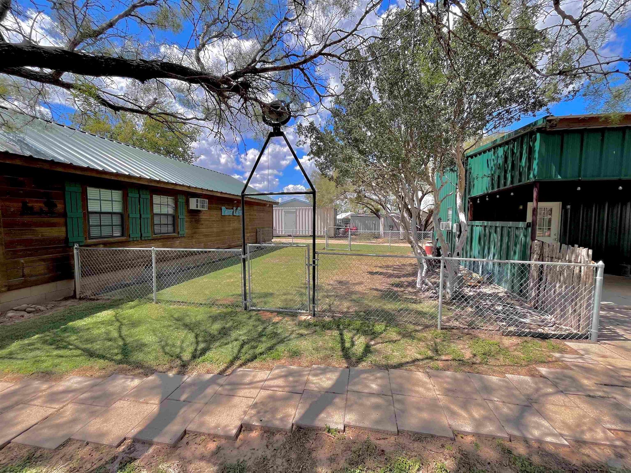 175 Elmer Rd, Llano, TX 78643